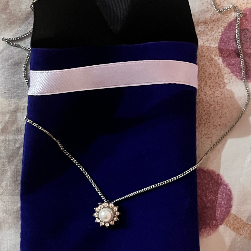 SILVER PEARL NECKLACE